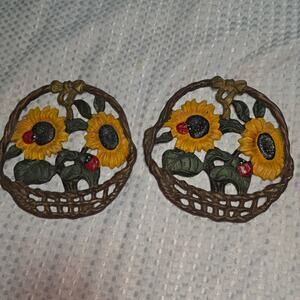 SET OF 2 CAST IRON VINTAGE SUNFLOWER TRIVETS  HOT PLATE HOLDER
